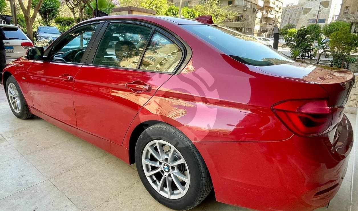 بى ام دبليو 318i