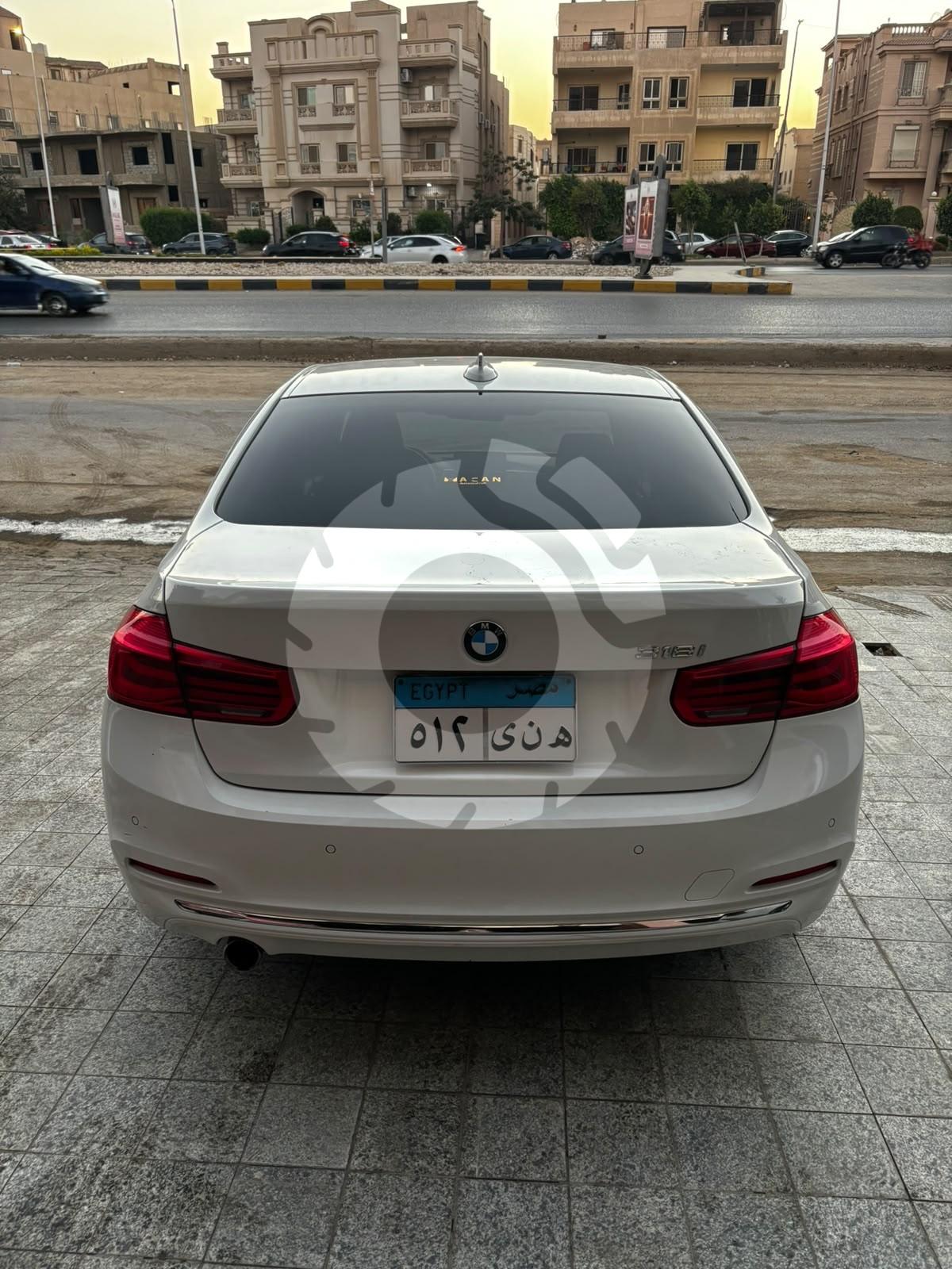 بى ام دبليو 318i